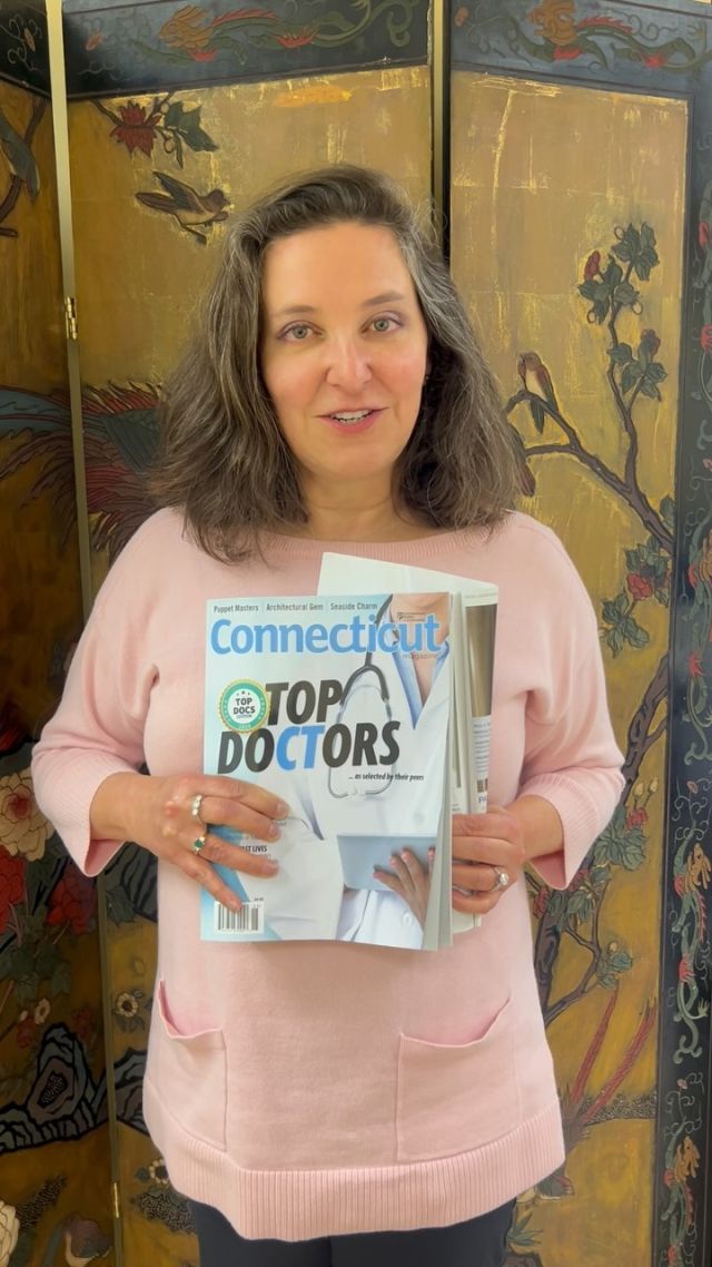 Our practice manager Jody giving another congratulations to @drbethcollins for being in the list of Top Doctor for two years in a row!! Congratulations to Dr. Collins! We love you💜💜💜 

#topdoctors #ctplasticsurgeon #ctmedpsa #ctdoctor #plasticsurgery #aesthetics #injector #surgeon